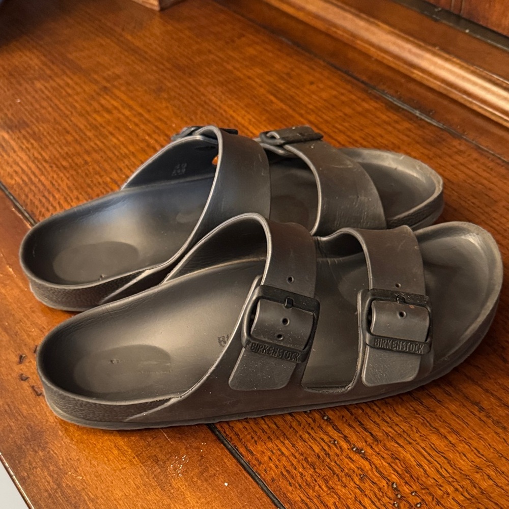 Birkenstock women’s dark grey Sandals